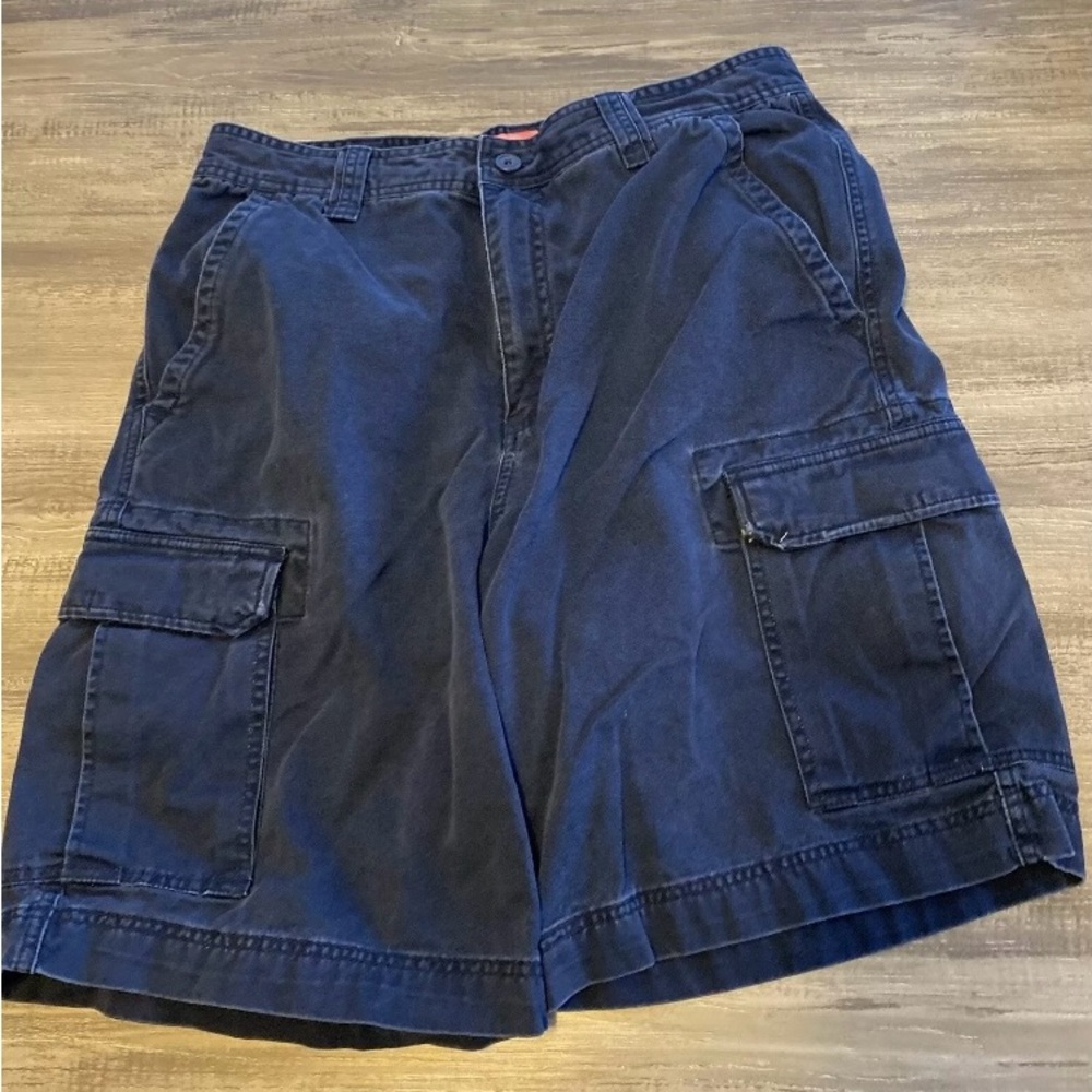 Mossissue Black Cargo Shorts